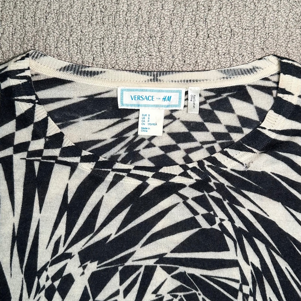 Versace x H&M Cashmere Blend Sweater - Picture 6 of 9